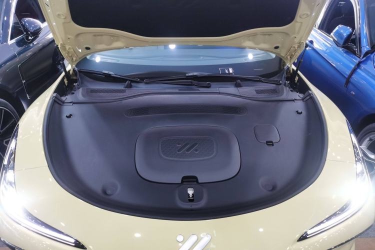 Used IM L6 2024 Max Standard Edition Engine Bay