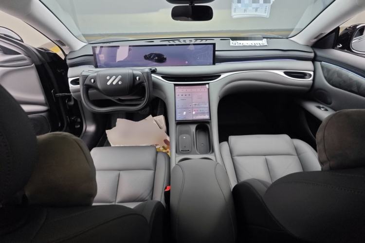 Used IM L6 2024 Max Long-Range Version Center Console