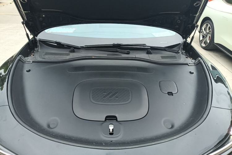 Used IM L6 2024 Max Long-Range European Version Engine Bay