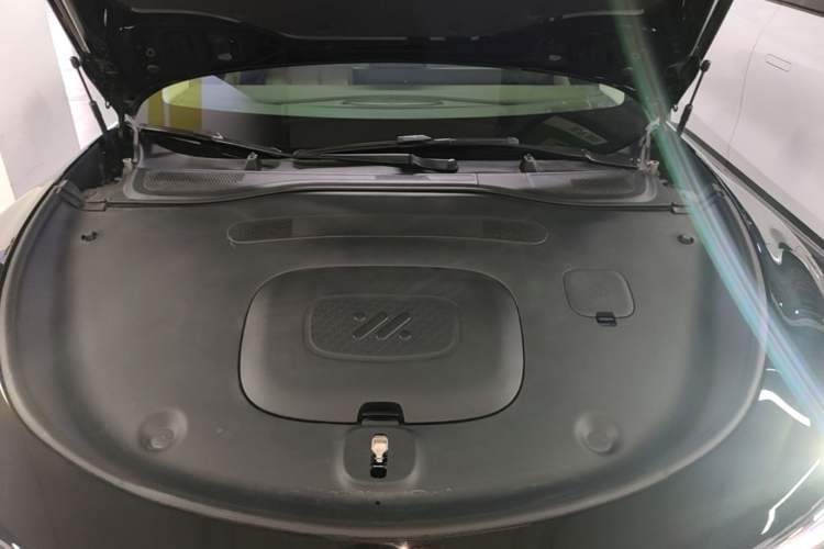 Used IM L6 2024 Max Standard Edition Engine Bay