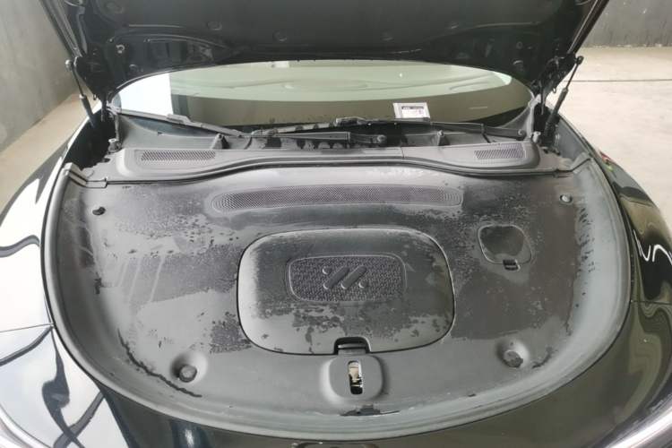 Used IM L6 2024 Max Standard Edition Engine Bay