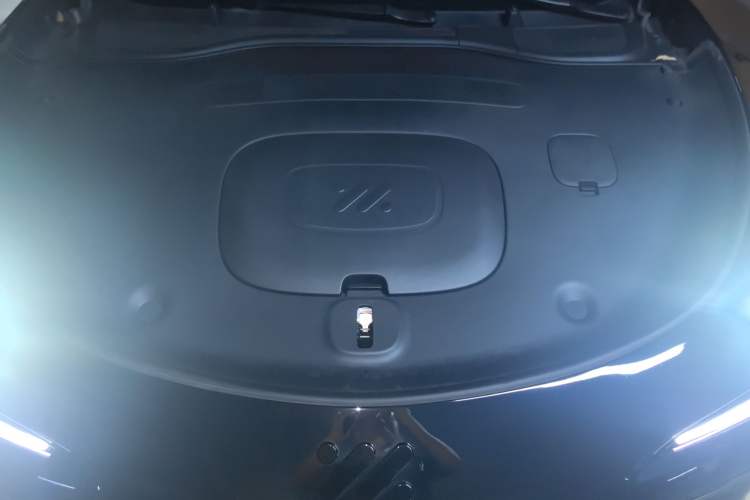 Used IM L6 2024 Max Standard Edition Engine Bay