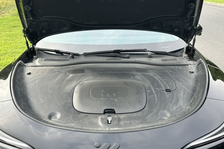 Used IM L6 2024 Max Standard Edition Engine Bay