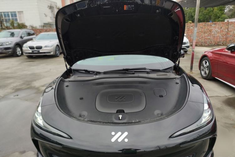 Used IM L6 2024 Max Long-Range Version Engine Bay