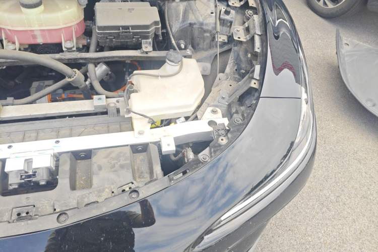 Used IM L6 2024 Max Standard Edition Engine Bay Left
