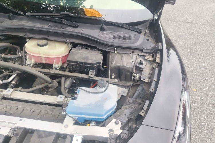 Used IM L6 2024 Max Extended-Range Version Engine Bay Left