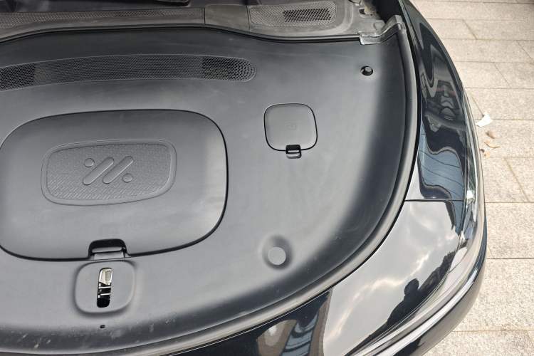Used IM L6 2024 Max Long-Range Version Engine Bay Left