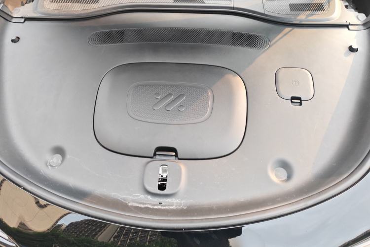 Used IM L6 2024 Max Extended-Range Version Engine Bay