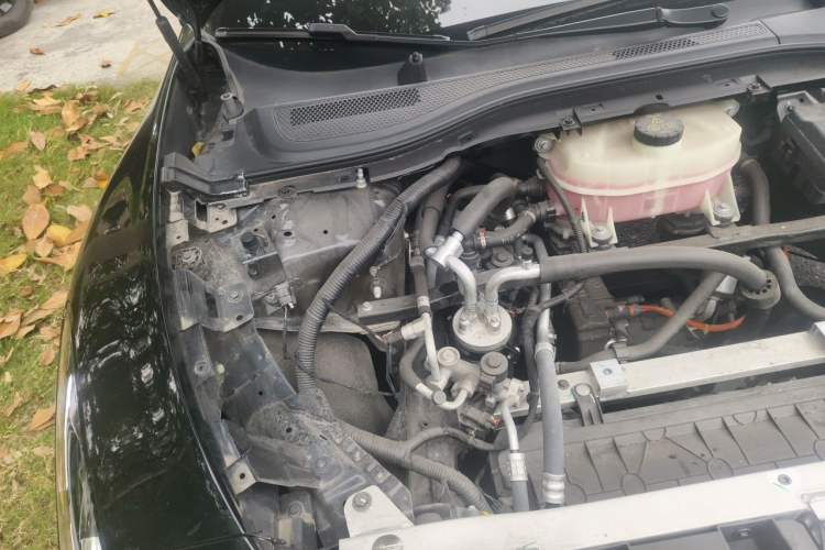 Used IM L6 2024 Max Extended-Range Version Engine Bay Right