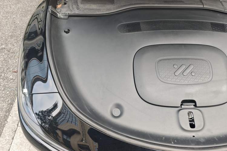 Used IM L6 2024 Max Long-Range Version Engine Bay Right