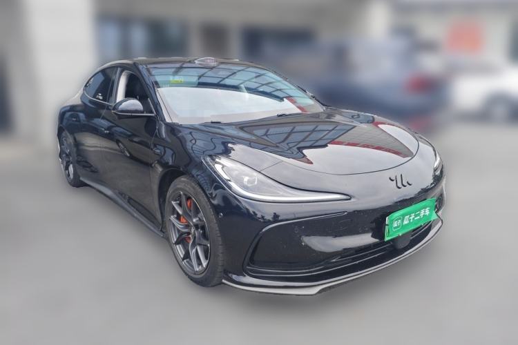 Used IM L6 2024 Max Standard Edition Front Right 45 Deg