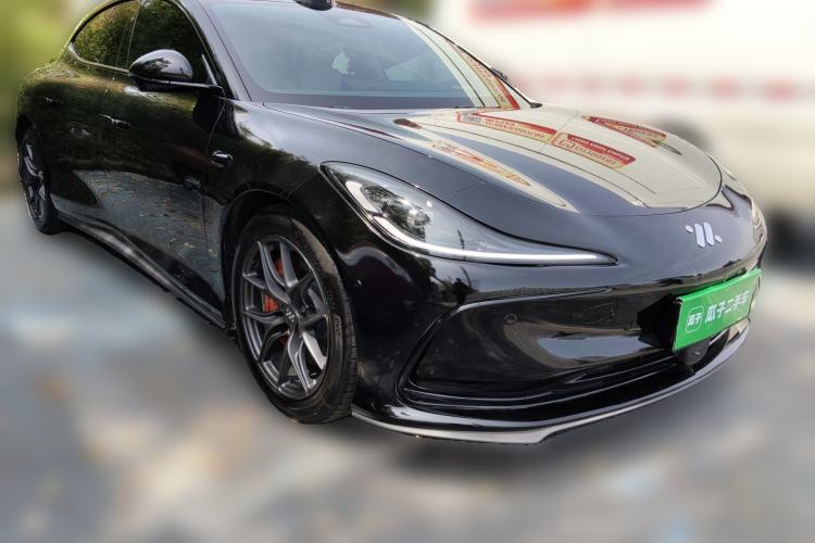 Used IM L6 2024 Max Standard Edition Front Right 45 Deg
