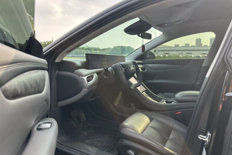 Used IM L6 2024 Max Standard Edition Interior 2