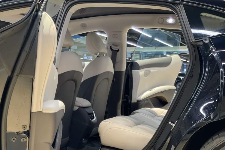 Used IM L6 2024 Max Standard Edition Interior 5