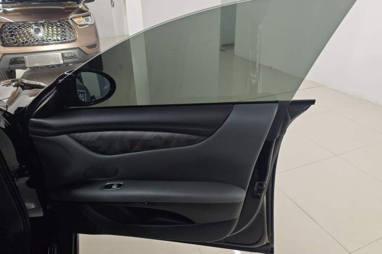 Used IM L6 2024 Max Enhanced Performance Edition Interior 5