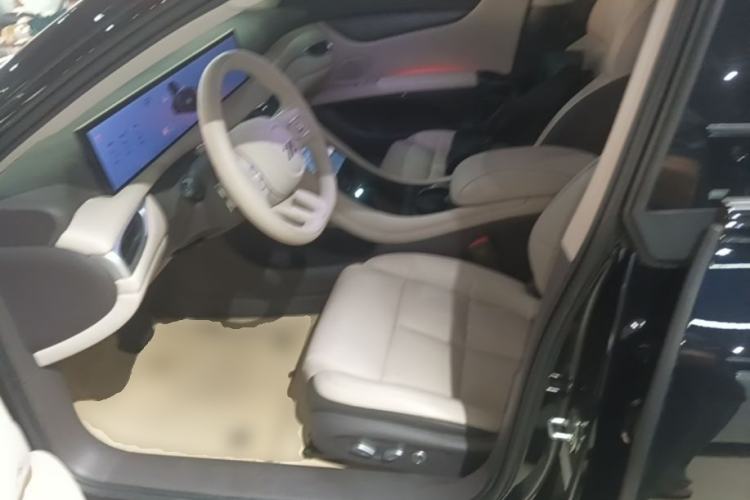 Used IM L6 2024 Max Extended-Range Version Left Front Seat