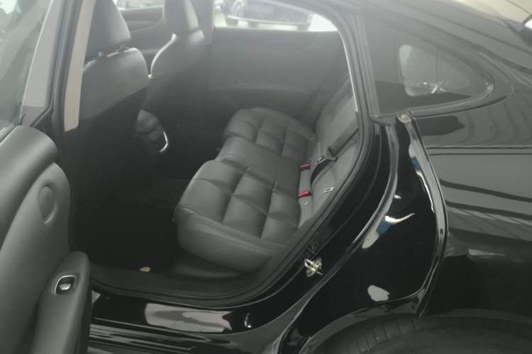 Used IM L6 2024 Max Enhanced Performance Edition Left Rear Seat