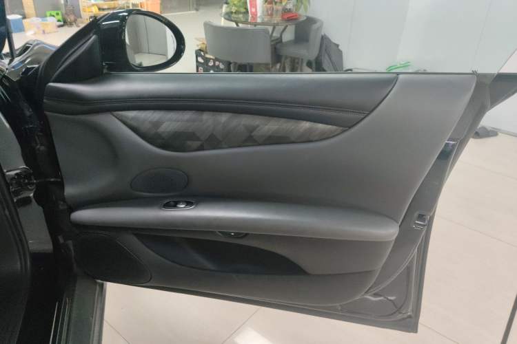 Used IM L6 2024 Max Enhanced Performance Edition Right Front Door Interior