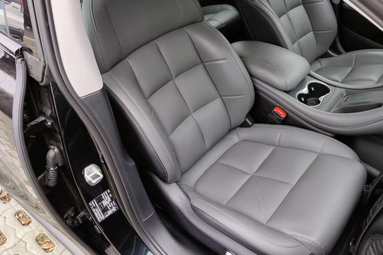 Used IM L6 2024 Max Enhanced Performance Edition Right Front Seat
