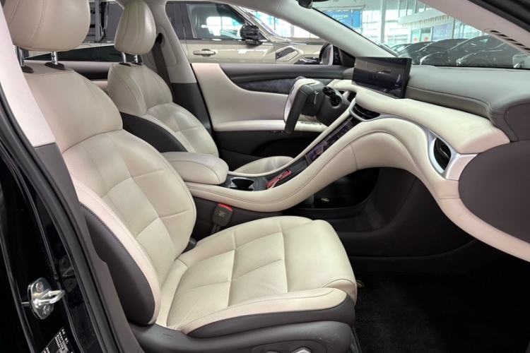Used IM L6 2024 Max Standard Edition Right Front Seat