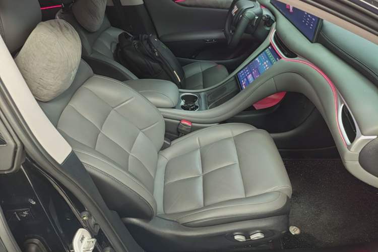 Used IM L6 2024 Max Standard Edition Right Front Seat