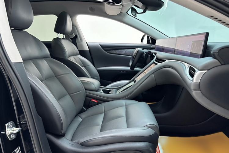 Used IM L6 2024 Max Enhanced Performance Edition Right Front Seat