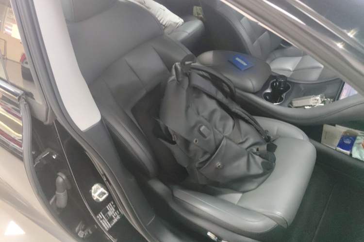 Used IM L6 2024 Max Enhanced Performance Edition Right Front Seat