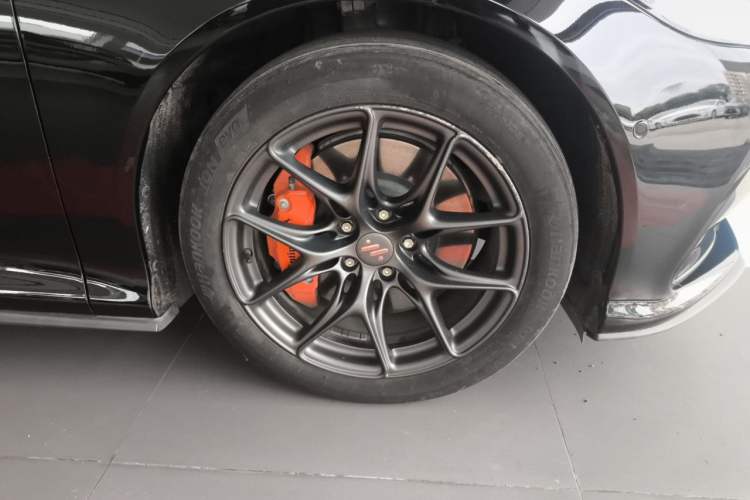 Used IM L6 2024 Max Enhanced Performance Edition Right Front Wheel Hub