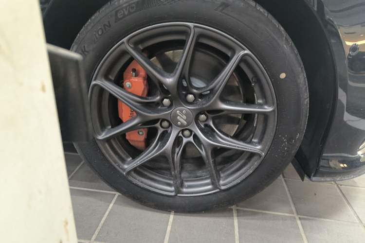 Used IM L6 2024 Max Enhanced Performance Edition Right Front Wheel Hub