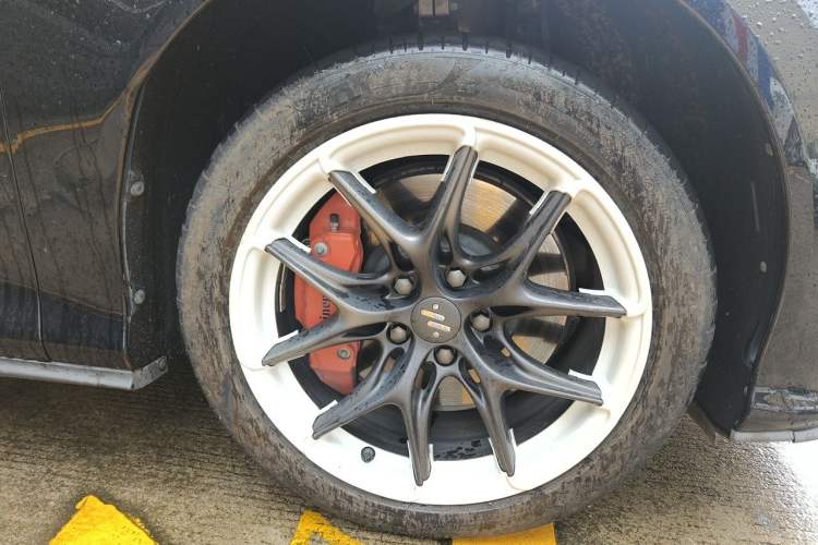 Used IM L6 2024 Max Enhanced Performance Edition Right Front Wheel Hub