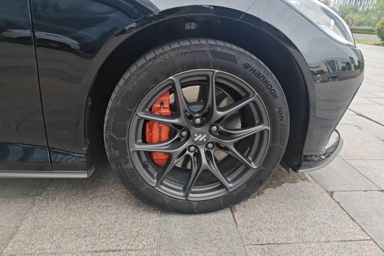 Used IM L6 2024 Max Enhanced Performance Edition Right Front Wheel Hub