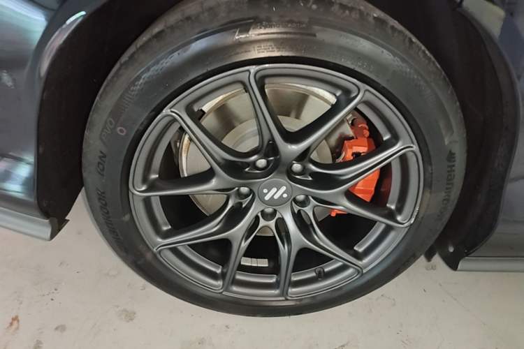Used IM L6 2024 Max Standard Edition Right Rear Wheel Hub