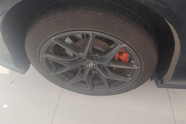 Used IM L6 2024 Max Enhanced Performance Edition Right Rear Wheel Hub