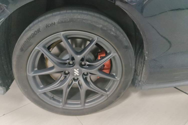Used IM L6 2024 Max Enhanced Performance Edition Right Rear Wheel Hub
