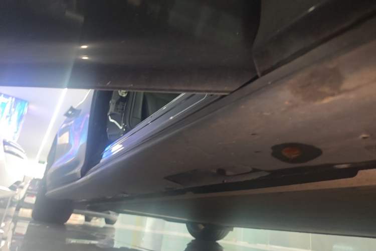 Used IM L6 2024 Max Enhanced Performance Edition Right Side Sill