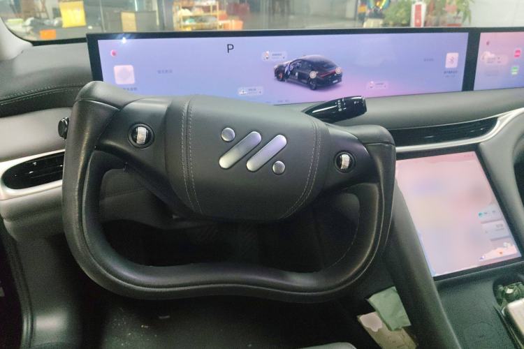 Used IM L6 2024 Max Enhanced Performance Edition Steering Wheel