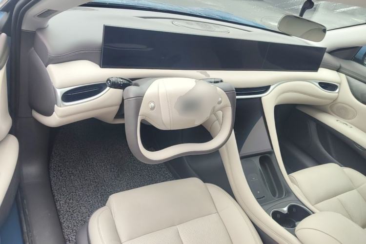 Used IM L6 2024 Max Extended-Range Version Center Console