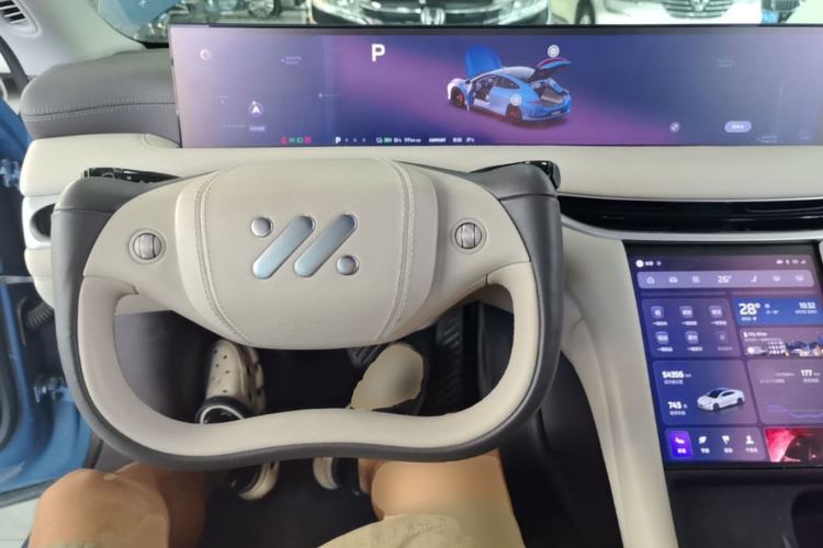 Used IM L6 2024 Max Standard Edition Center Console