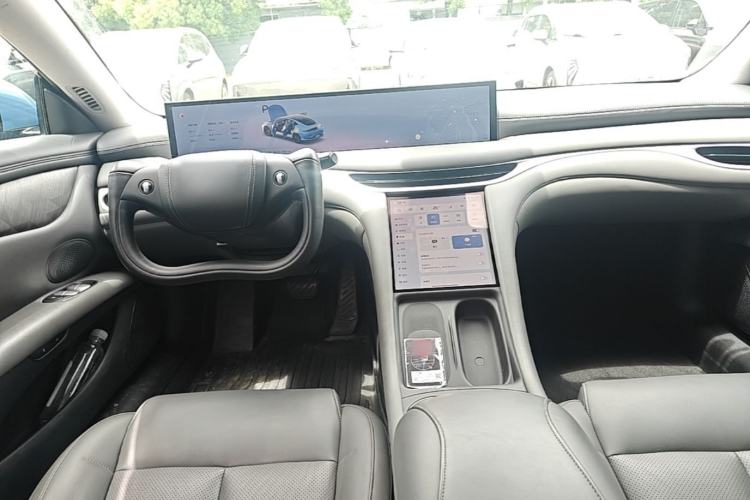Used IM L6 2024 Max Standard Edition Center Console