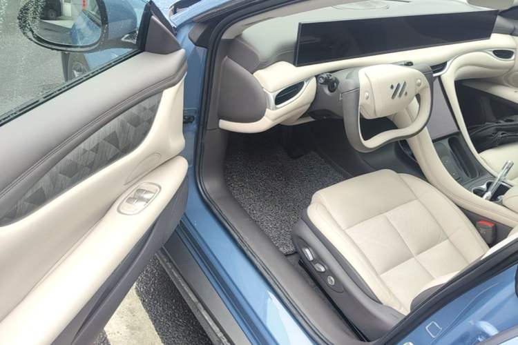Used IM L6 2024 Max Extended-Range Version Driver Seat