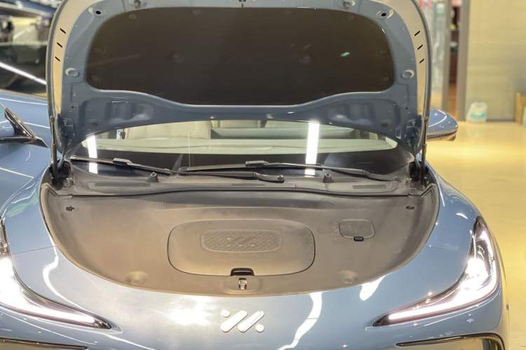Used IM L6 2024 Max Standard Edition Engine Bay
