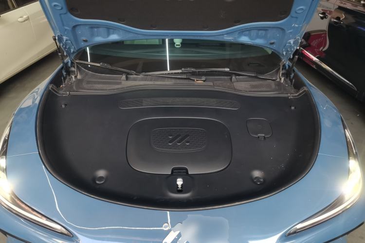 Used IM L6 2024 Max Extended-Range Version Engine Bay