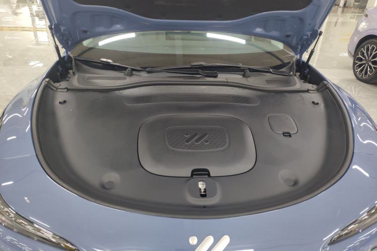 Used IM L6 2024 Max Standard Edition Engine Bay