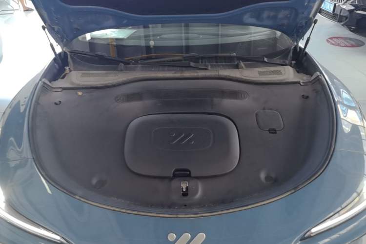 Used IM L6 2024 Max Standard Edition Engine Bay
