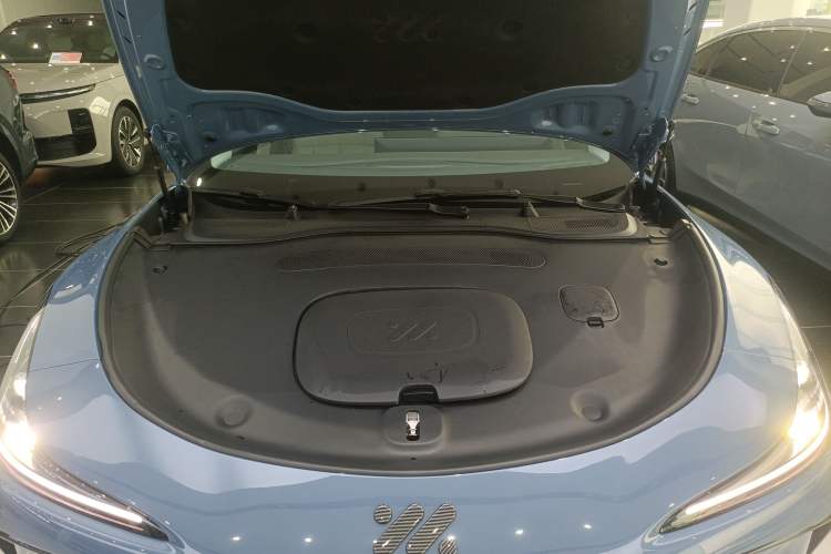 Used IM L6 2024 Max Standard Edition Engine Bay