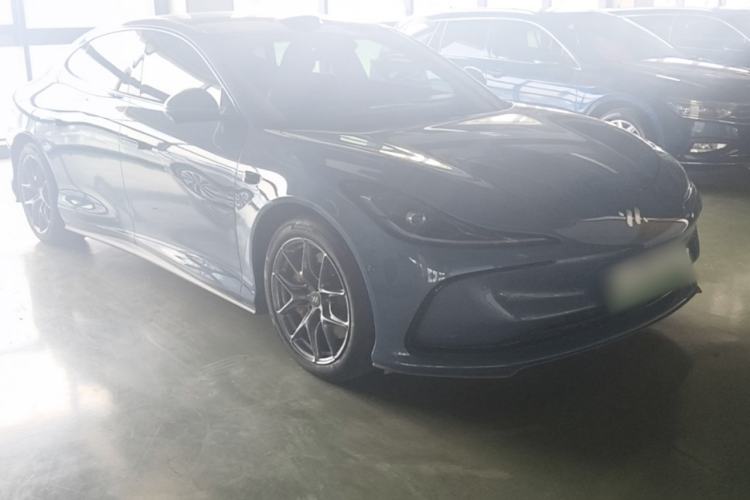 Used IM L6 2024 Max Standard Edition Front Right 45 Deg