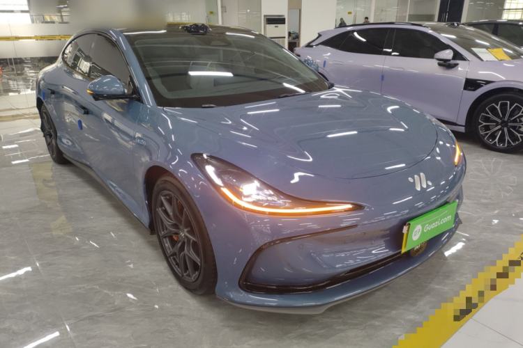 Used IM L6 2024 Max Standard Edition Front Right 45 Deg