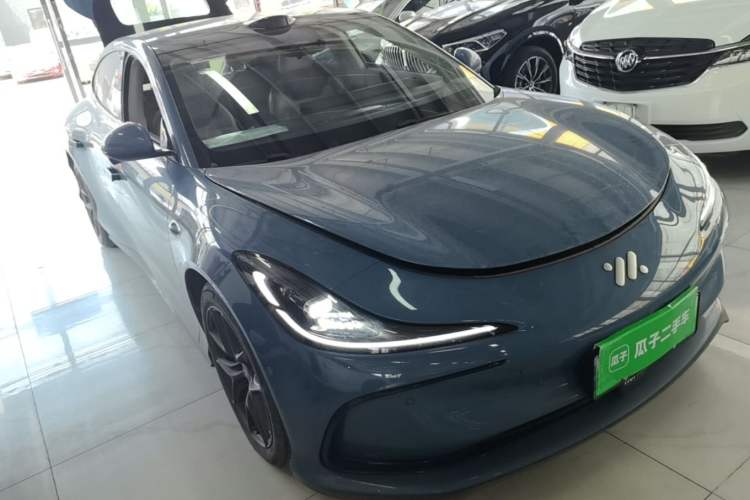 Used IM L6 2024 Max Standard Edition Front Right 45 Deg