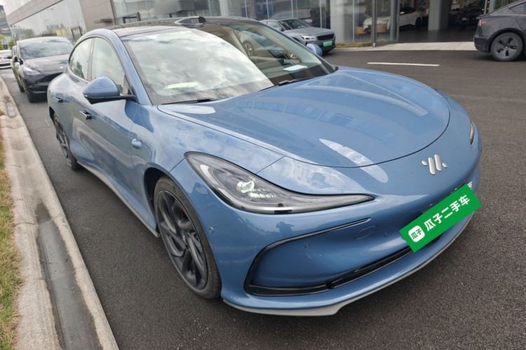 Used IM L6 2024 Max Standard Edition Front Right 45 Deg