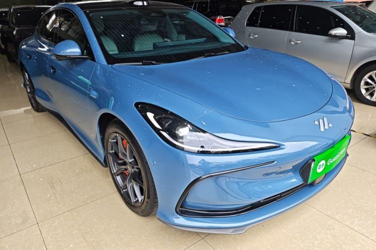 Used IM L6 2024 Max Standard Edition Front Right 45 Deg